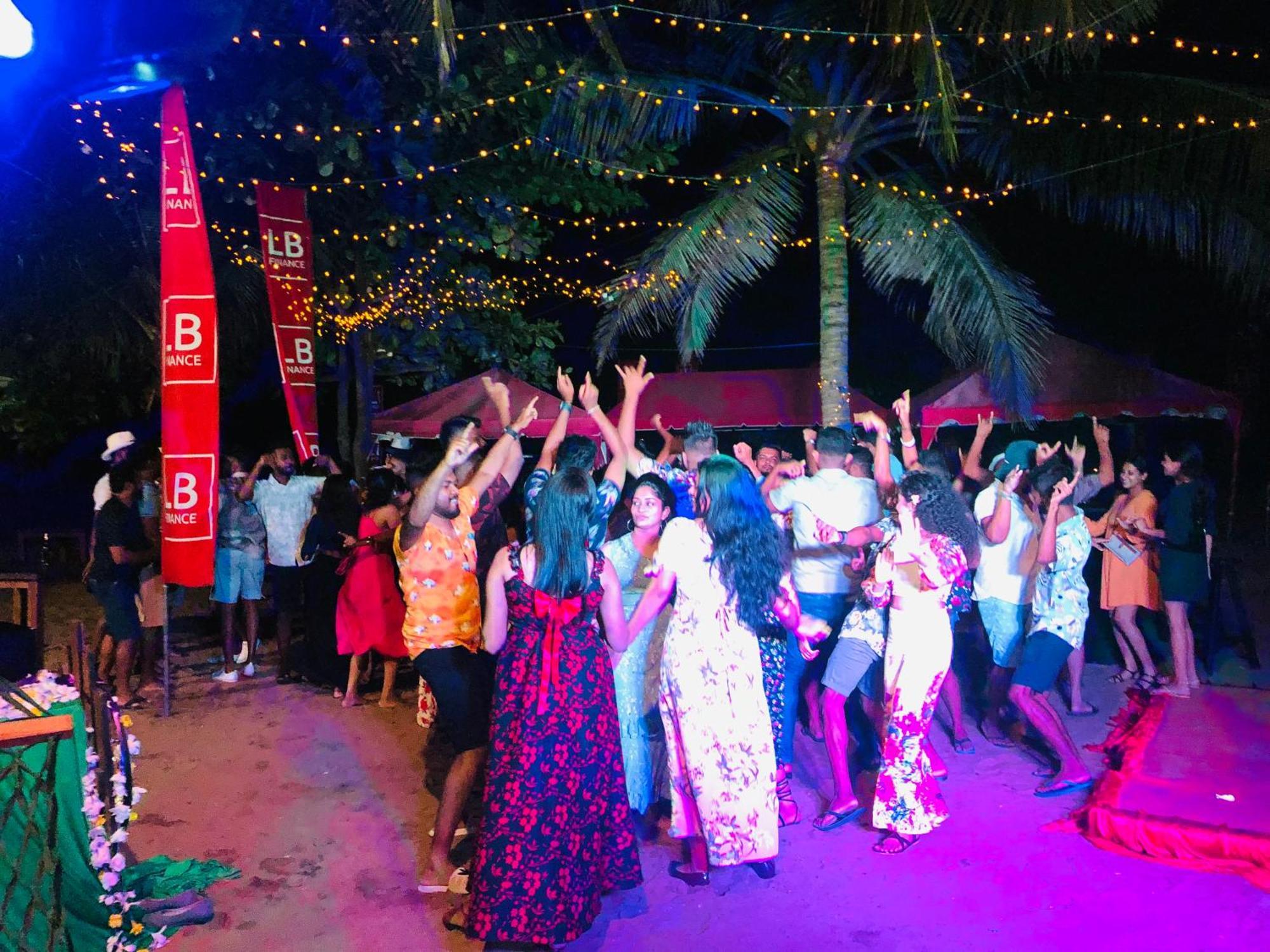 Honey Beach Negombo Exteriör bild